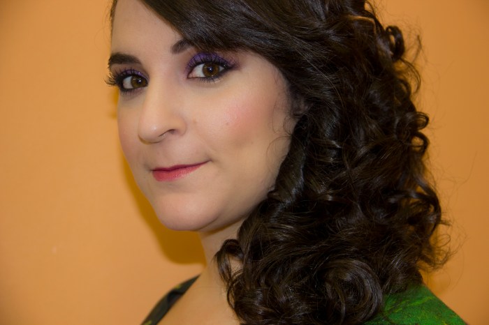 Shaila de perfil retocada